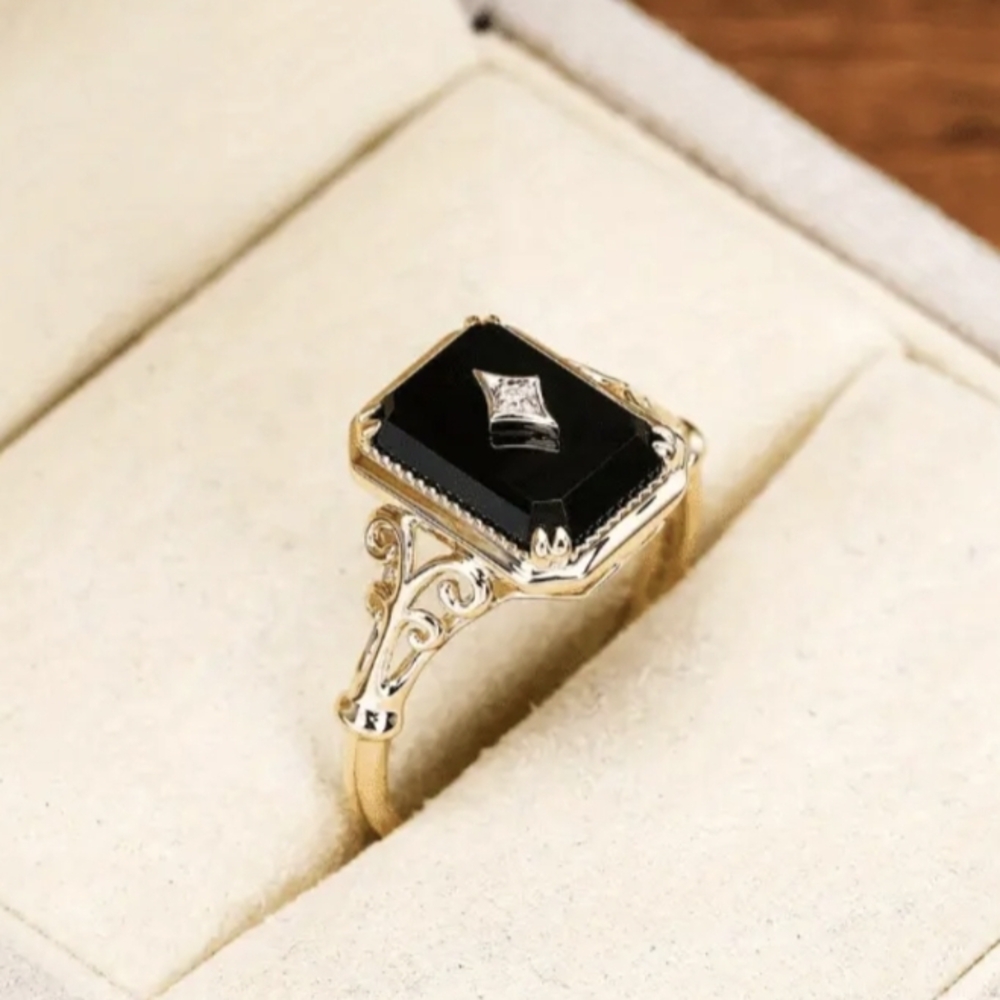 Elegant Black Onyx Ring Gold Band Size 8 New With Tags - Picture 4 of 8